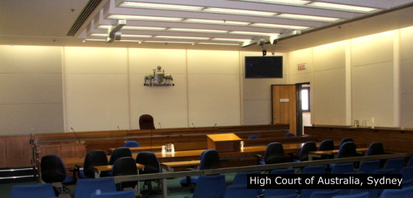 
The Australian High Court - Sydney
ALA Series Beam Steered Line Arrays
are installed underneath the ceiling
lighting fixtures.
